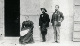Francis Jammes entre sa mère et Charles Guérin, 1898 / Association Francis Jammes Orthez