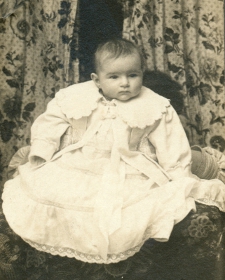Bernadette en 1909 (4 ans 1/2) / Association Francis Jammes Orthez